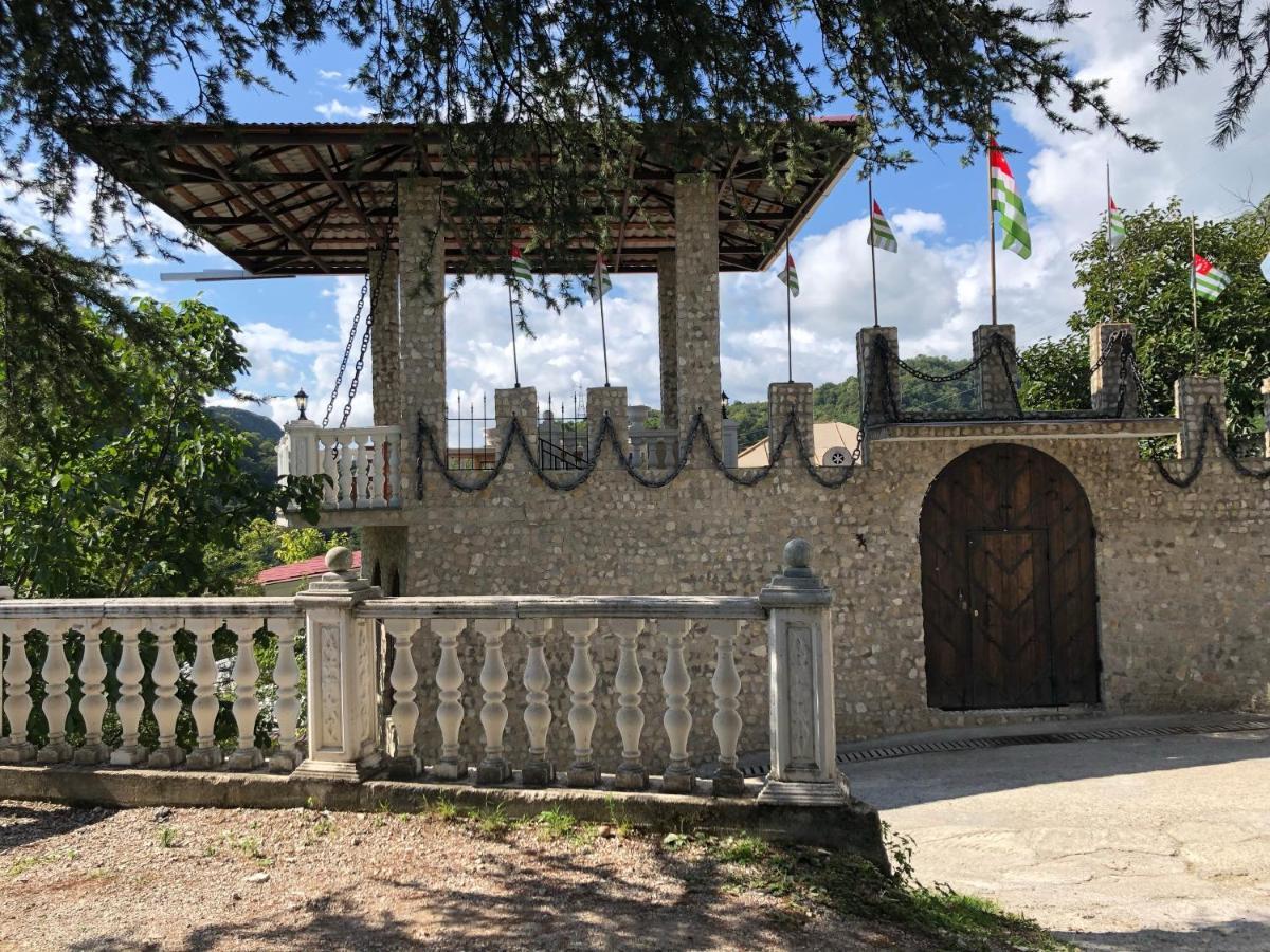 Замок Орлиное Гнездо New Athos エクステリア 写真